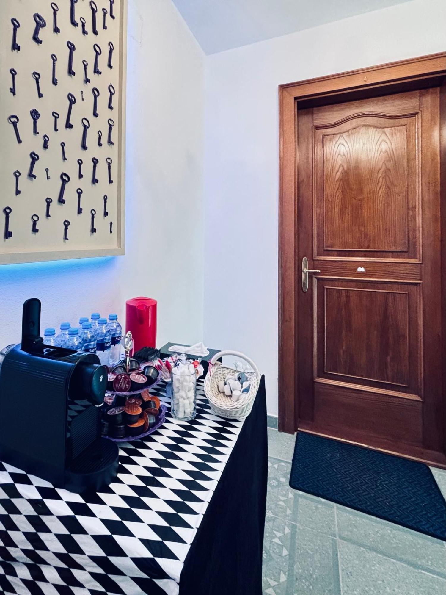 Poet'S Theme Room, Free Parking Karlovy Vary Bagian luar foto