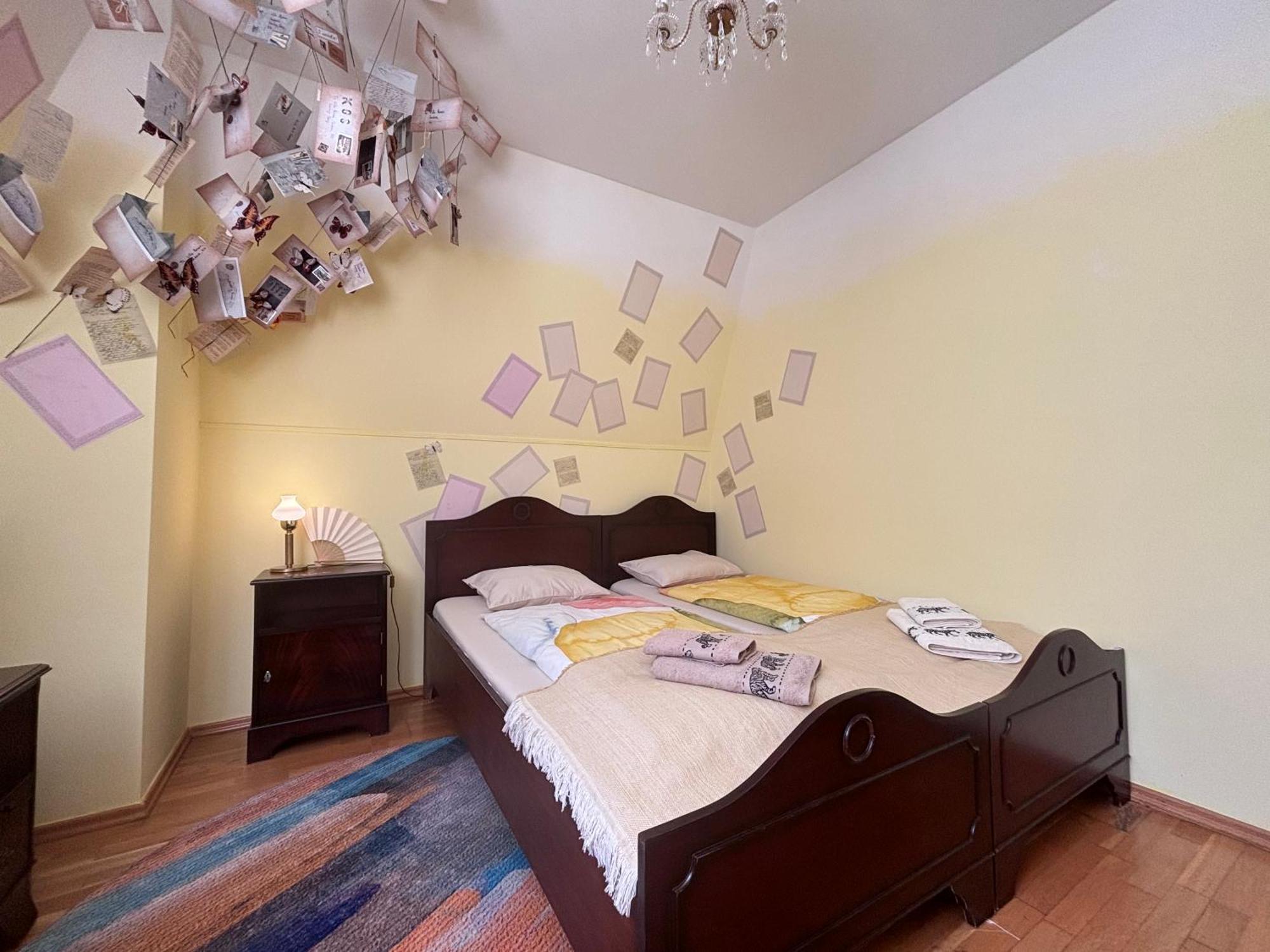 Poet'S Theme Room, Free Parking Karlovy Vary Bagian luar foto