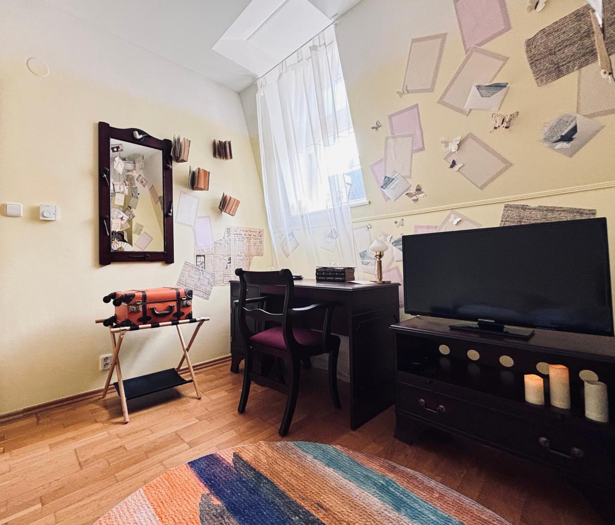 Poet'S Theme Room, Free Parking Karlovy Vary Bagian luar foto