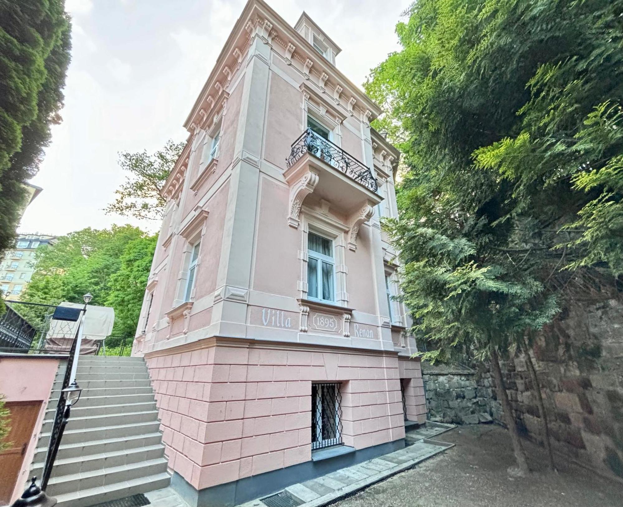Poet'S Theme Room, Free Parking Karlovy Vary Bagian luar foto