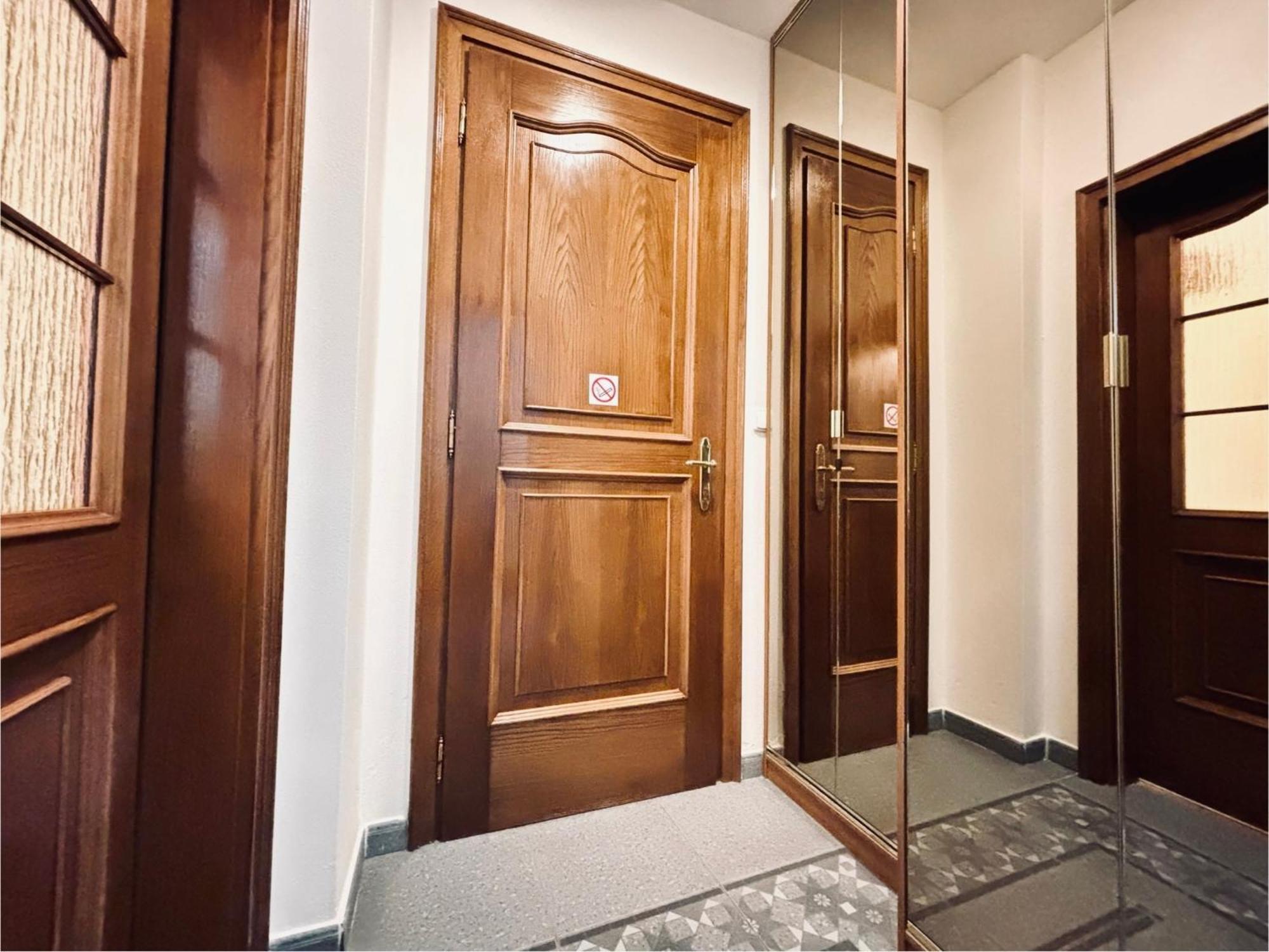 Poet'S Theme Room, Free Parking Karlovy Vary Bagian luar foto